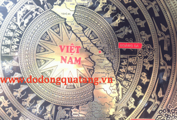 Mặt trống đồng ăn mòn khắc địa danh bản đồ các quần đảo – dodongquatang.vn