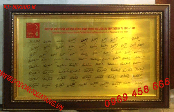 Tranh bộ sưu tập 79 chữ ký của Bác được quan chức treo phòng làm việc