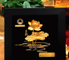 Tranh cô gái áo dài bằng vàng lá 3D- quà lưu niệm cao cấp