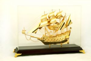 Thuyền buồm mạ vàng 24k làm quà biếu tặng