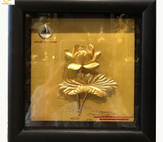 Tranh sen vàng 24k nền đồng khắc logo lời tặng