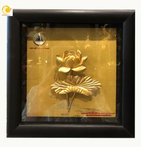 Tranh sen vàng 24k nền đồng khắc logo lời tặng