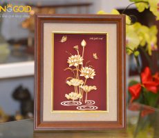 Tranh hoa sen mạ vàng 24k- quà tặng sếp nữ dịp Tết 2020