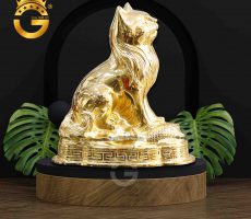 Tượng mèo phong thủy mạ vàng làm quà Tết 2023