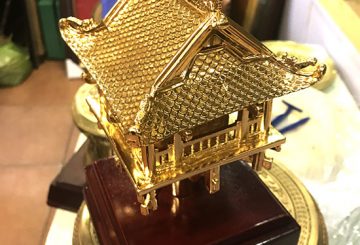 Chùa một cột bằng đồng mạ vàng – Món quà tặng khách nước ngoài ý nghĩa
